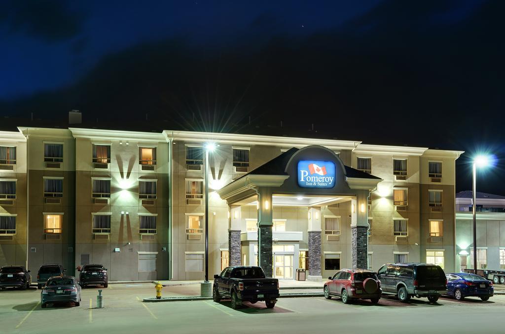 Pomeroy Inn And Suites Vermilion Экстерьер фото